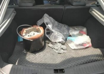 PASUKAN penyelamat menemui dapur arang di dalam but kereta Prakaiwan dipercayai digunakan wanita itu untuk membunuh diri.-AGENSI