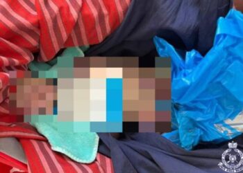 Mayat bayi yang masih bertali pusat ditemukan dalam beg plastik di sebuah premis di Penampang, Sabah hari ini.-IHSAN PDRM