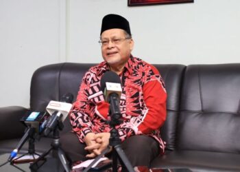 MOHD. Amar Nik Abdullah semasa sesi soal jawab bersama pengamal media selepas Majlis Pelancaran Bulan Kebangsaan dan Kibar Jalur Gemilang di perkarangan Stadium Sultan Muhammad IV, Kota Bharu, hari ini./FOTO : KAMARUL BISMI KAMARUZAMAN