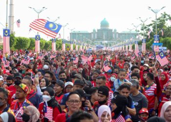 RAKYAT negara ini perlu memperkukuhkan perpaduan agar tidak timbul isu yang boleh mengeruhkan hubungan kaum. – UTUSAN/FAISOL MUSTAFA