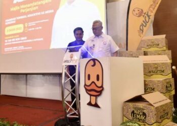 NOH Omar melancarkan produk terbaharu Aducktive di Hotel dan Resort Glenmarie di Shah Alam, Selangor. - UTUSAN / ZULFADHLI ZAKI