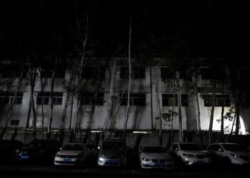 BANGUNAN taman perindustrian di Houjie, Dongguan di wilayah Guangdong, salah sebuah kawasan terputus bekalan elektrik. – AFP