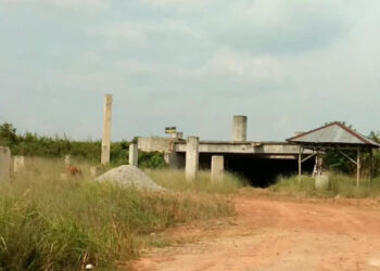 KEADAAN projek pembangunan Masjid Sriwijaya yang terbengkalai akibat kes rasuah. – AGENSI