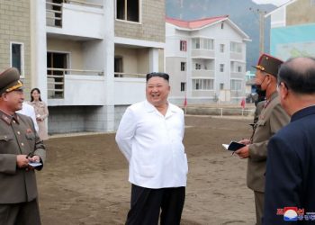 KIM JONG-UN sering mengelak daripada memberitahu dunia mengenai keadaan sebenar ancaman Covid-19 di Korea Utara. - AFP