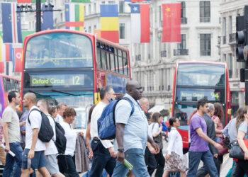 SEBANYAK 9.9 peratus penduduk di Britain memegang pasport luar negara.-AGENSI