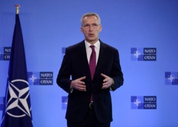 JENS Stoltenberg bercakap kepada pemberita sebelum permulaan mesyuarat menteri-menteri luar NATO berhubung krisis Rusia-Ukraine di Brussels. - AFP