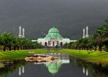 MASJID Agung Natuna mendapat julukan sebagai Taj Mahal Indonesia. - AGENSI