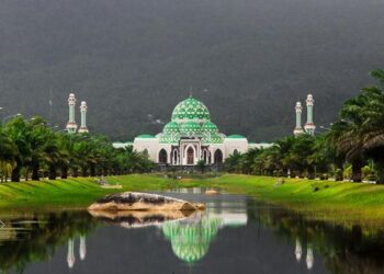 MASJID Agung Natuna mendapat julukan sebagai Taj Mahal Indonesia. - AGENSI