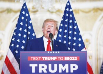 DONALD Trump berucap semasa acara di Kelab Mar-a-Lago di West Palm Beach, Florida, semalam. -AFP