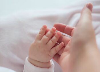 SEORANG amah Indonesia dihukum penjara enam bulan gara-gara menggigit lengan bayi majikannya.-GAMBAR HIASAN