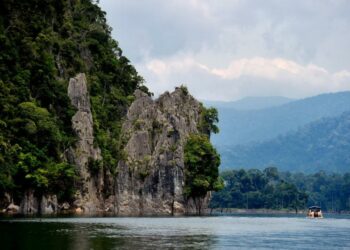 Tasik Kenyir di Hulu Terengganu diisytihar Geopark Kebangsaan dengan nama Kenyir Geopark. – UTUSAN/PUQTRA HAIRRY ROSLI