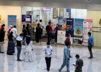 Pengurangan hari bekerja boleh menjejaskan produktiviti dan pendapatan syarikat serta negara. – GAMBAR HIASAN