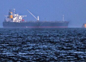 LANUN Iran didakwa melakukan beberapa serangan terhadap kapal di perairan Teluk sepanjang dua tahun lalu. - AFP