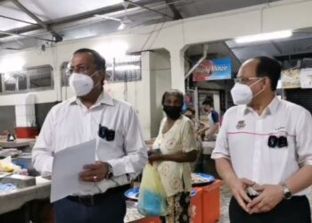 JAGDEEP SINGH DEO ketika meninjau operasi di Pasar Awam Kuantan, Georgetown, Pulau Pinang hari ini.