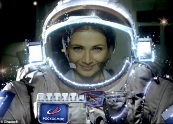 RUSIA dalam persaingan dengan Amerika Syarikat untuk menghasilkan filem pertama yang menjalani penggambaran di angkasa lepas. - CHANNEL 1