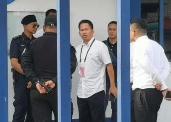 PETER Anthony semasa membuat laporan di Balai Polis Tenom hari ini.