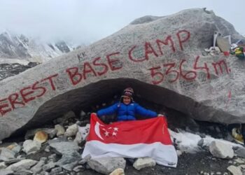 OM Madan Garg sampai ke kem induk Everest selepas berjaya menempuh
perjalanan selama 10 hari. - MAYUR GARG