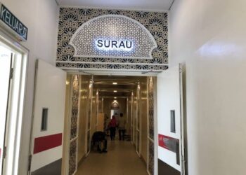 KEBANYAKAN surau di Malaysia dibina dalam kawasan tumpuan ramai untuk kemudahan umat Islam menunaikan ibadah solat fardu. – Foto media sosial