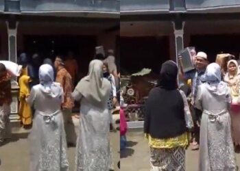 ROMBONGAN pengantin yang tersalah alamat terpaksa keluar dari rumah untuk menuju ke lokasi sebenar. - AGENSI