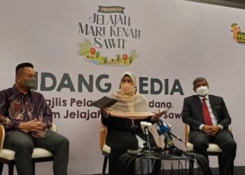 ZURAIDA Kamarudin (tengah) ditemui pemberita dalam sidang akhbar selepas melancarkan Jelajah Mari Kenali Sawit di Klang, Selangor, hari ini.