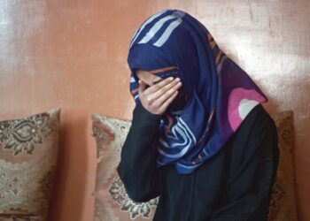 DEENA Rahimi, pelajar gred 12 dari sebuah sekolah menengah menangis ketika ditemu bual apabila sekolahnya melarang pelajar perempuan menghadiri kelas sewaktu sesi baharu persekolahan 21 Mac lalu. -AFP