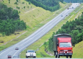 LALUAN Temiang-Pantai dekat Seremban yang semakin mendapat perhatian orang ramai sewajarnya disediakan kawasan rehat dan rawat. – UTUSAN/MOHD. SHAHJEHAN MAAMIN