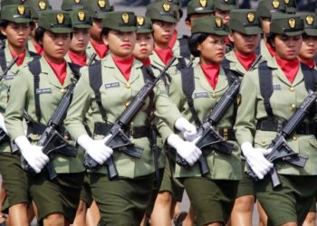 INDONESIA menghentikan ujian dara bagi wanita yang mahu menyertai
tentera. – AFP