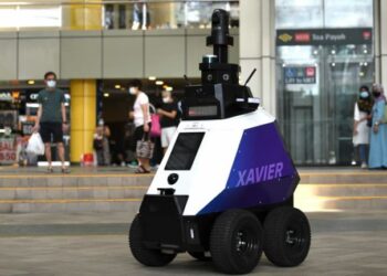 ROBOT Xavier melakukan rondaan di Toa Payoh. – MEDIACORP