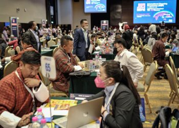 PROGRAM Sumber Antarabangsa (INSP) sempena MIHAS 2022 di Menara MATRADE Kuala Lumpur, membolehkan perjumpaan peniaga dan pembeli antarabangsa. – GAMBAR HIASAN/UTUSAN/FAIZ ALIF AHMAD ZUBIR
