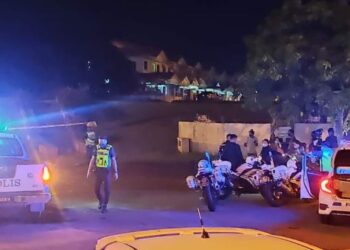 PASUKAN polis menjalankan siasatan mengenai penemuan bayi di Taman Indah Permai di Kota Kinabalu.-IHSAN Media Sosial