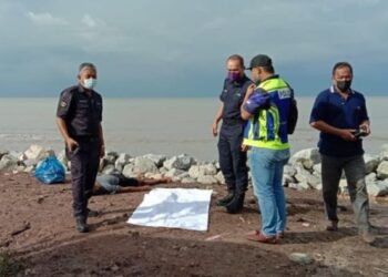 SALAH satu mayat dipercayai PATI warga Indonesia dipercayai lemas akibat tongkang yang dinaiki kira-kira 40 orang karam dipukul ombak ketika menghampiri Pantai Kelanang, Morib di Banting, Kuala Langat, Selangor.