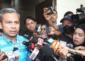 FAHMI Fadzil bercakap kepada pemberita selepas mesyuarat Majlis Presiden PH di ibu pejabat PKR, di Petaling Jaya hari ini.