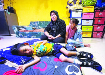 KEADAAN Muhammad Aqil Muhammad Jeffri yang terlantar sakit ketika ditemui di rumah mereka di Kampung Pida 8, Ayer Hitam di Jerlun, Kubang Pasu. -UTUSAN/JAMLIAH ABDULLAH
