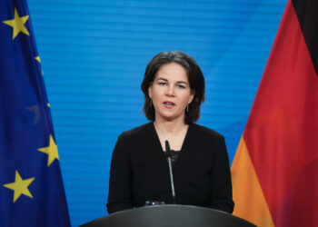 ANNALENA Baerbock berpandangan sekatan terhadap minyak dari Rusia tidak dapat dikekalkan untuk jangka masa panjang. - AFP