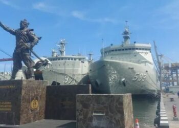 KAPAL perang KRI Banda Aceh 593 berlabuh di pangkalan Jakarta Utara.-AGENSI