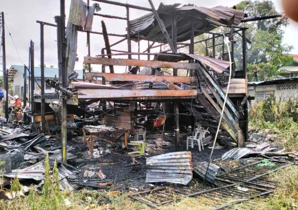 Rumah 100% musnah terbakar, 14 penghuni selamat