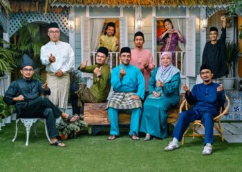 AHLI PWP merakamkan gambar sempena Aidilfitri baru-baru ini di Iphoto Studio, Jalan Kampung Pondok, Kangar, Perlis baru-baru ini.