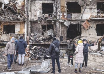 Perang Russia - Ukraine yang berlarutan sehingga membawa kepada sekatan antarabangsa boleh menyebabkan kesan yang lebih serius termasuk krisis ekonomi global. – GAMBAR HIASAN