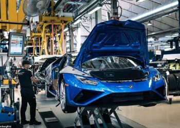 LAMBORGHINI meneruskan trend positif dengan mencatatkan prestasi enam bulan terbaik dari Januari hingga Jun 2022 dari segi jualan, perolehan dan keuntungan. - AGENSI