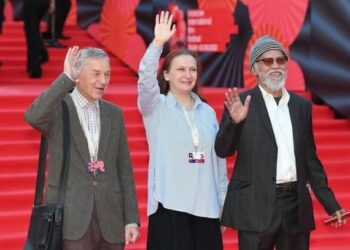 TANGKAP layar dari laman sosial Ku Seman Ku Hussain yang menunjukkan U-Wei Saari (kanan) yang hadir Festival Filem Antarabangsa Moscow baru-baru ini.