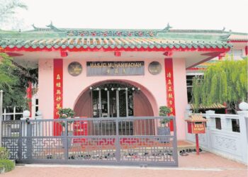 UMAT Islam di negara ini bukan sahaja terdiri dalam kalangan orang Melayu tetapi kaum dan etnik seperti Cina, India dan bumiputera.