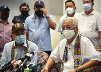 ISMAIL Sabri Yaakob bersama Ketua Menteri, Datuk Seri Hajiji Noor semasa sidang akhbar di Kota Marudu hari ini.