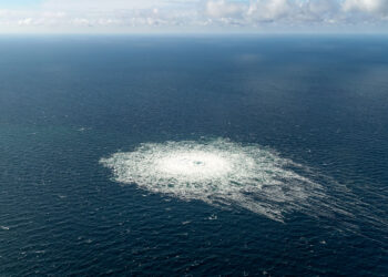 GELEMBUNG gas akibat kebocoran paip Nord Stream 2 dapat dilihat di perairan Denmark pada September tahun lalu. - AFP