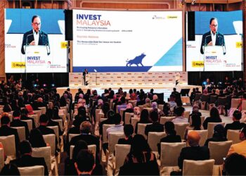 ANWAR Ibrahim menyampaikan ucaptama pada program Invest Malaysia 2023 di Kuala Lumpur, semalam.