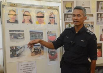 MOHD. Shuhaily Mohd. Zain menunjukkan suspek yang terlibat dalam perbuatan khianat menyimbah cat dan membakar kereta peminjam ah long.