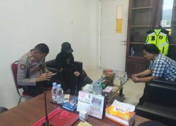 WANITA itu ditahan untuk siasatan lanjut berhubung penemuan mayat bayi di Morowali, Sulawesi Tengah. - AGENSI  