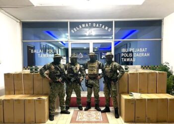 ROKOK seludup yang dirampas di sebuah stor di Kampung Sri Aman, Tawau hari ini.-IHSAN ATB 2