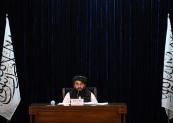 JURUCAKAP Taliban, Zabihullah Mujahid mengumumkan senarai nama Kabinet kerajaan sementara pada sidang akhbar di Kabul. - AFP