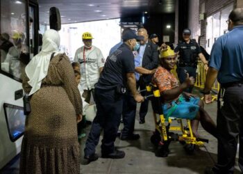 LIMA hingga enam bas yang membawa pendatang tiba di New York City hampir setiap hari sejak September lalu. - AFP    