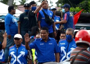 ZAIDI Mohd Said, ketika berkempen di Pasar Malam Tok Elong, Pulau Pinang hari ini.
UTUSAN/IQBAL HAMDAN